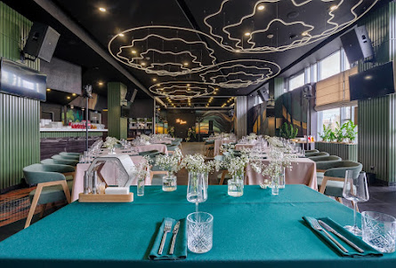 Большой зал  в Большой зал 