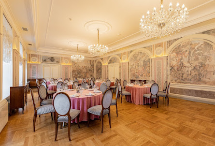 Основной зал  в Малый зал