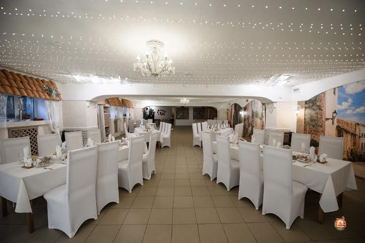 Основной зал  в «Вилла Италия» фотография №16