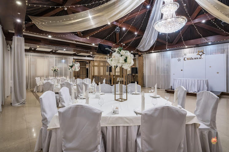 Большой зал в «Люкс» фотография №9