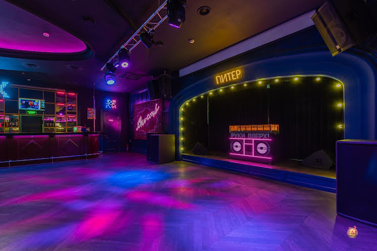 Основной зал  в «Руки ВВерх! Бар / Родео» фотография №11