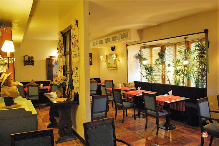 Традиционный зал в «ХАТА» фотография №1