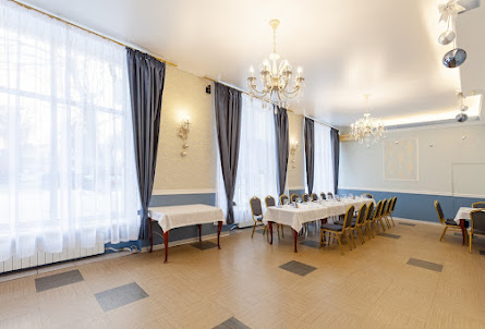 Средний зал  в Малый зал 