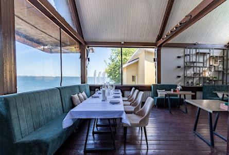 Летний ресторан Château Tamagne в Шатер