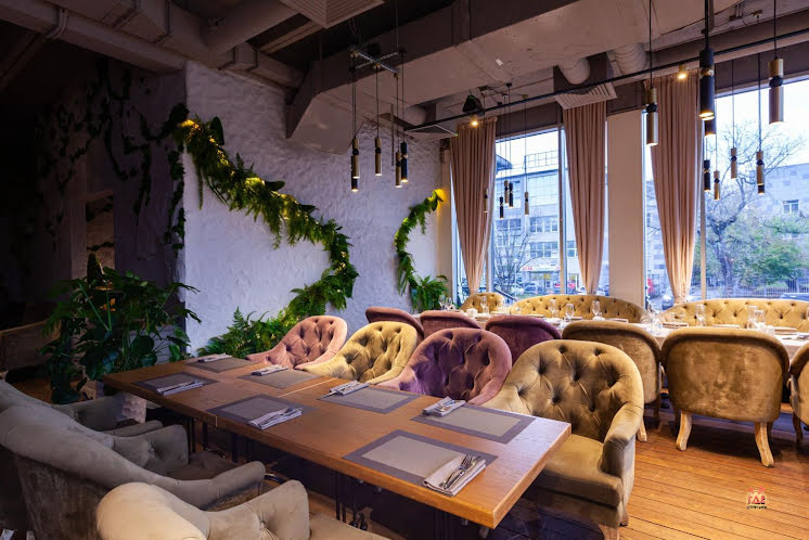 Зал на 2 этаже  в «Сытый лось на Большой Семёновской» фотография №16