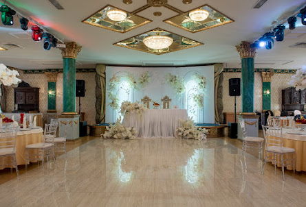 Изумрудный зал  в Восточный зал 