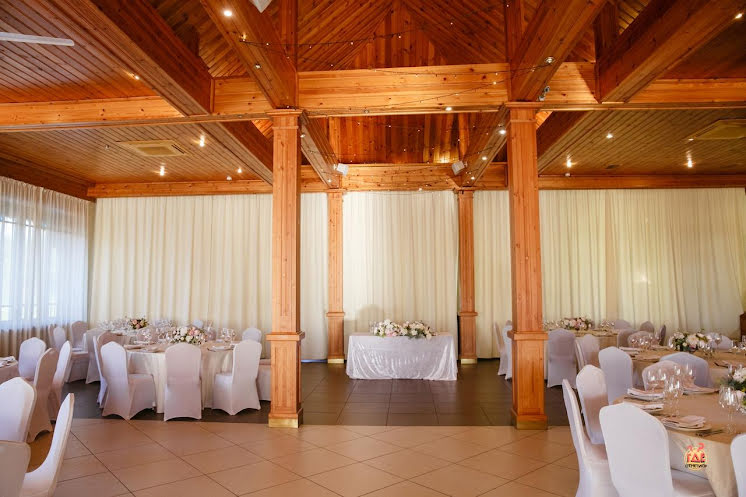 Основной зал в «Красный кабачок» фотография №2