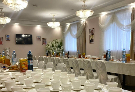 Большой зал  в Малый зал 