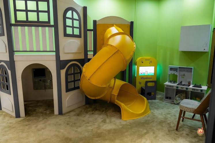 Основной зал в «BONA на Комендантском» фотография № 1