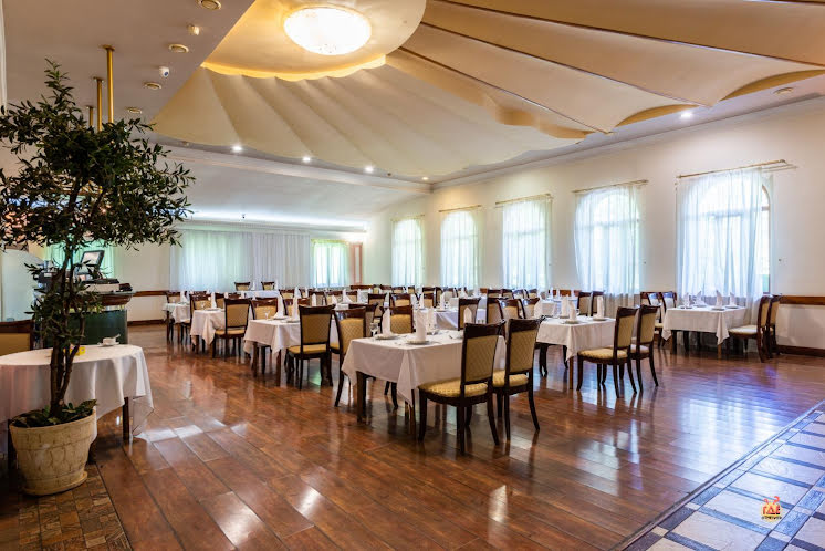 Зал на 120 человек в «Лав» фотография №3