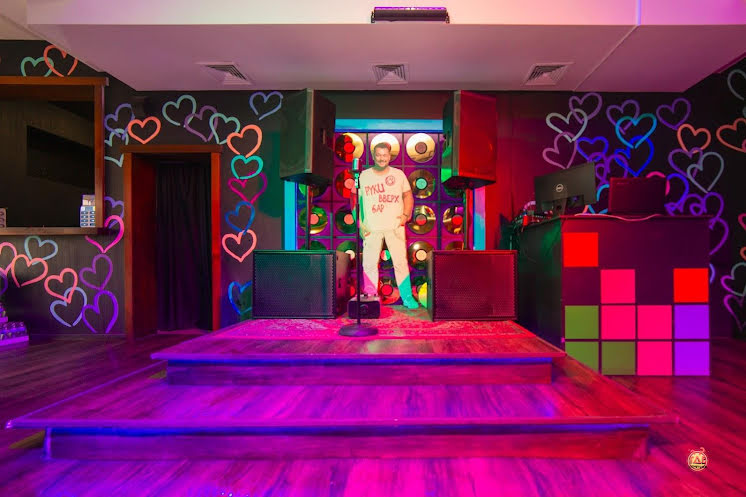 Караоке зал в «Руки ВВерх! Бар» фотография №3