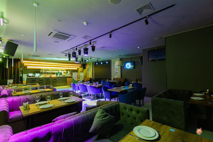 Основной зал  в «Izi voice» фотография №2