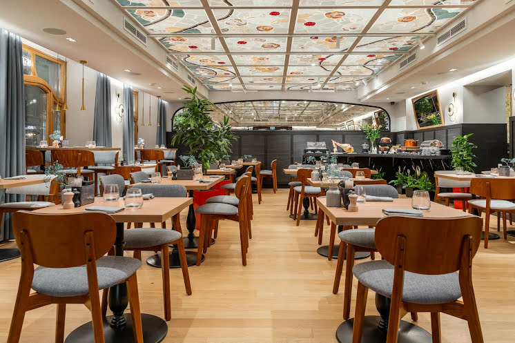 Основной зал  в «BISTROT 44» фотография №5
