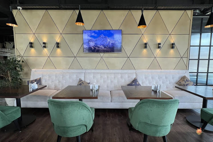 Основной зал  в «Everest» фотография №7