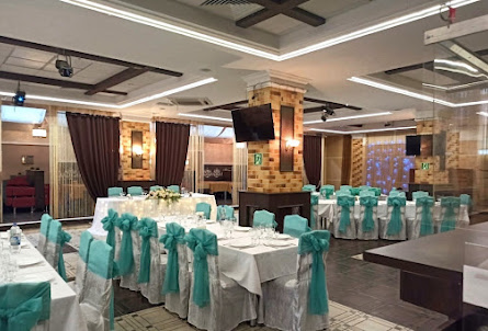 Зал на 150 человек в Зал на 30 человек