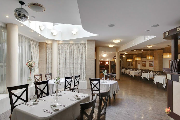 Основной зал  в «Фаворит» фотография №1