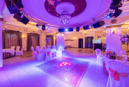 Зал на 180 человек в Зал на 60 человек