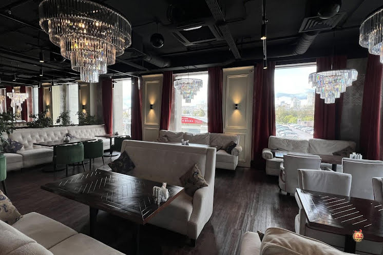 Основной зал  в «Everest» фотография №13