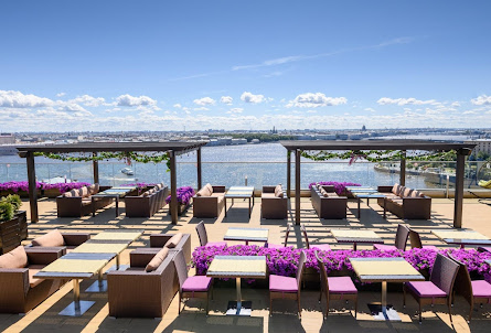 Летняя терраса в Зал «Гостиная"