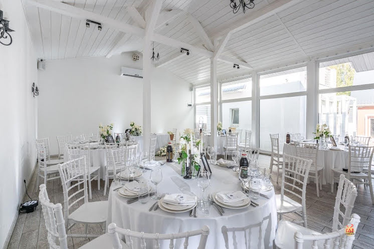 Замок на берегу в «Anstar House Vatutinki» фотография №2