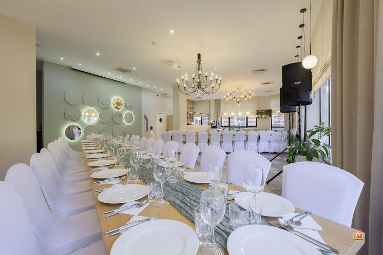 Основной зал в «Raymond» фотография №11