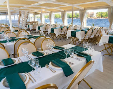  ресторан Теплоход "Василий"