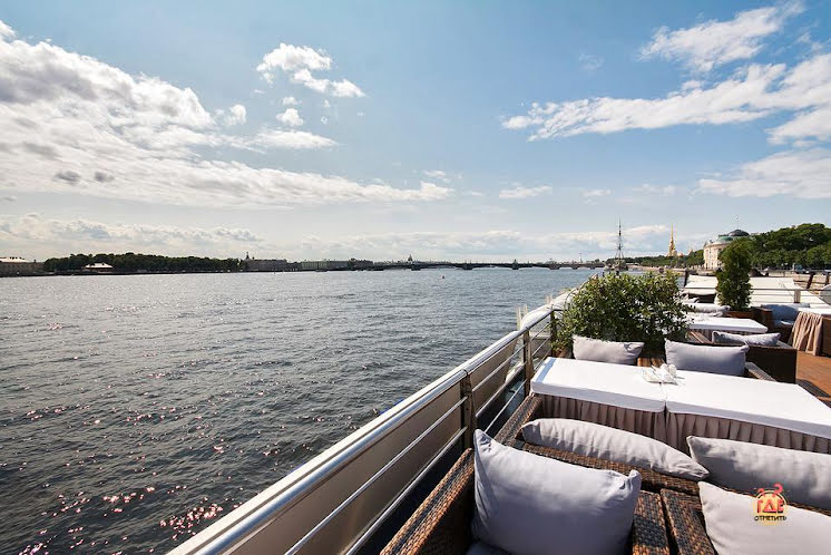 Открытая верхняя палуба  в «Ресторан-теплоход "Volga-Volga"» фотография №14