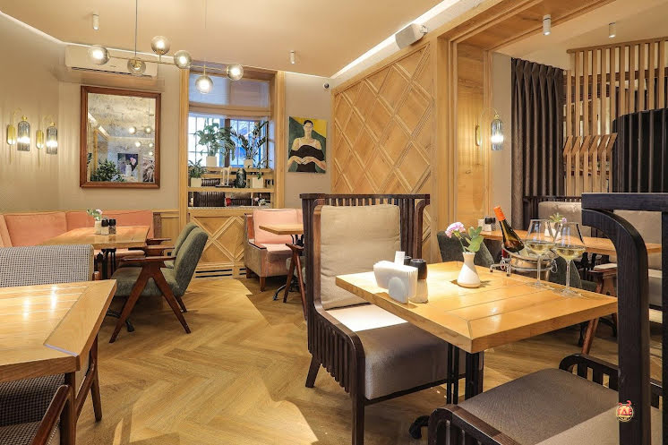 Основной зал в «Beefstroganoff Grill» фотография №2