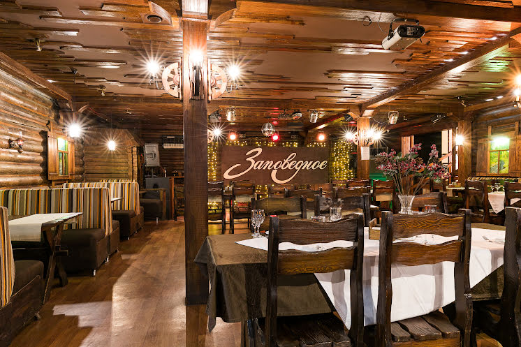 Деревянный зал в «Заповедное» фотография №2