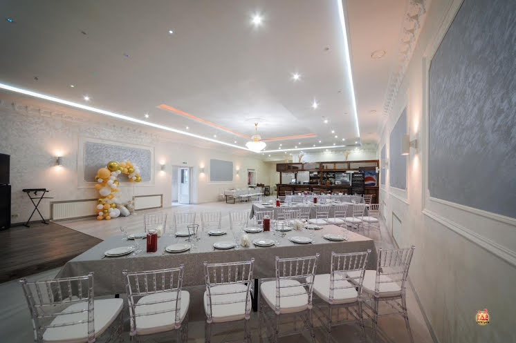 Зал ресторана  в «Зеленая роща» фотография №9