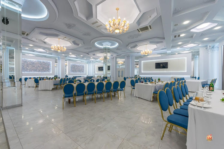 Зал первого этажа в «Golden Plaza» фотография №8