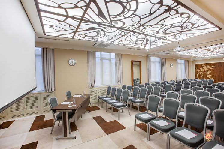 Конференц-зал "Пушкин/Павловск"  в «Crown Hotel St. Petersburg» фотография № 1