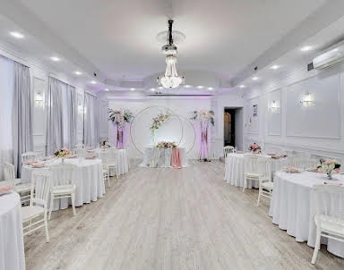 День рождения в Amulet на Восстания