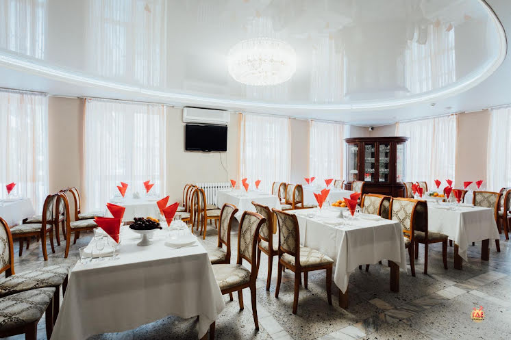 Основной зал в «Строитель» фотография №2