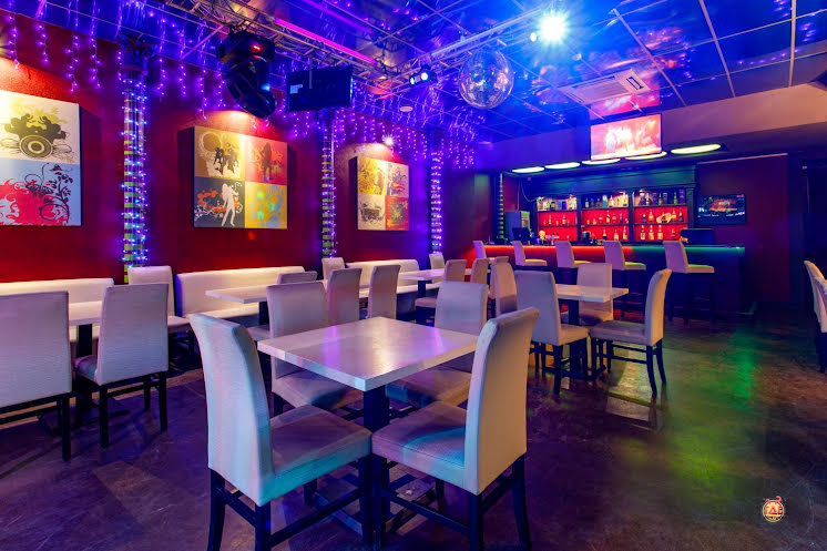 Караоке-бар «Неон» в «Гранд Мишель» фотография №6