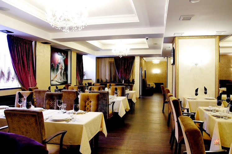 Основной зал в «Gusto» фотография №15