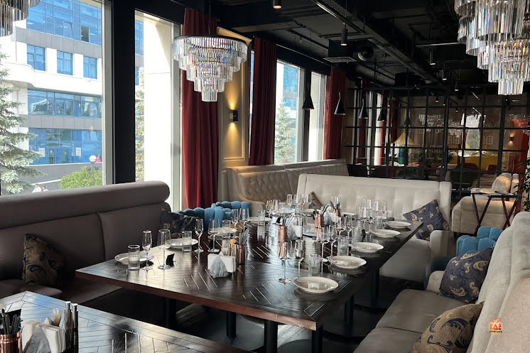 Основной зал  в «Everest» фотография №6