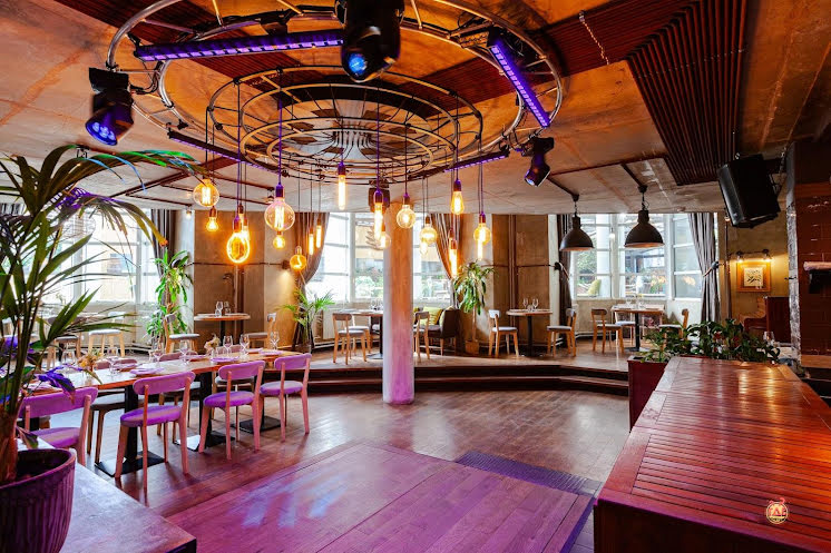 Зал на 1 этаже в «Food Embassy» фотография №5