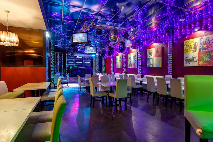 Караоке-бар «Неон» в «Гранд Мишель» фотография №1