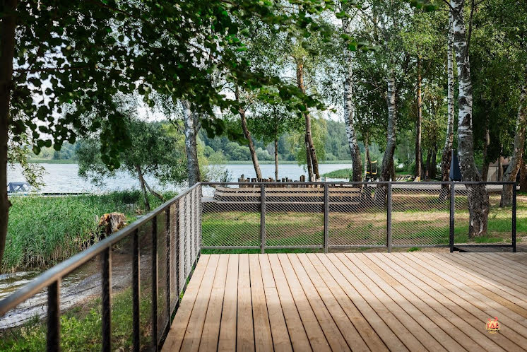 Панорамный зал с террасой на воде в «Берег Желаний» фотография №8