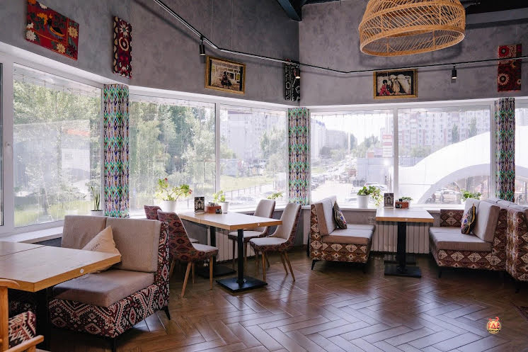 Основной зал в «Чайхана64 на Батавина» фотография №5