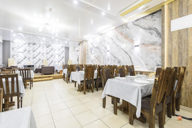 Основной зал в «Три тополя» фотография №14