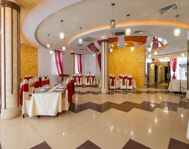  ресторан У Озера ​на Героев Космоса