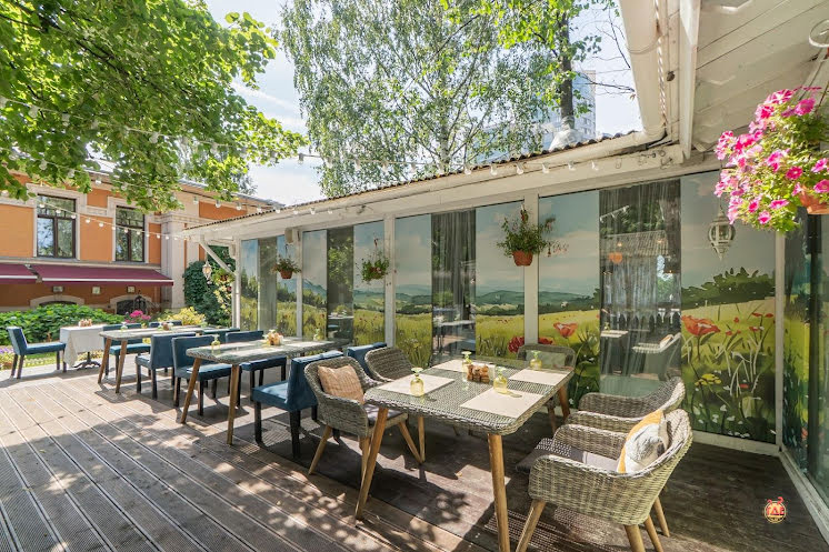 Крытая галерея и цветущий сад в «Поляна» фотография №8