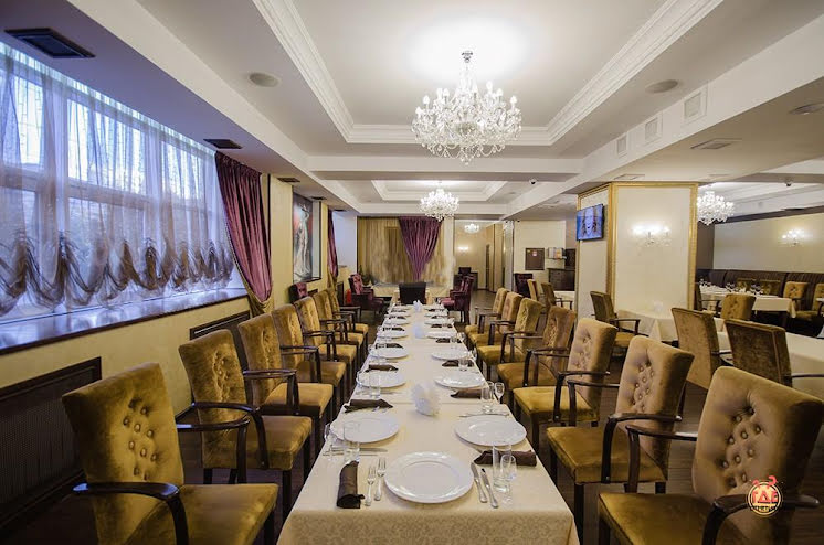 Основной зал в «Gusto» фотография №1