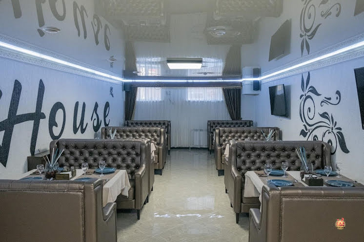 Основной зал в «Village House» фотография №6