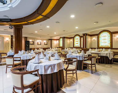  ресторан ЛЕОН на Металлургов