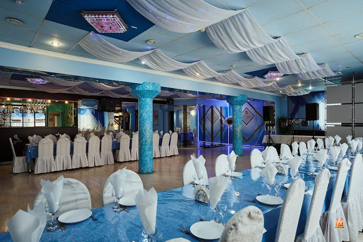 Основной зал в «Кураж на Кубанской» фотография №10