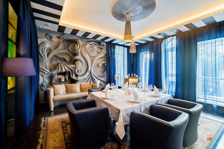 Каминный зал в «La Rose D’or» фотография №8