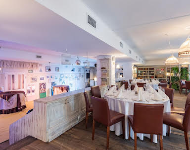  ресторан Stroganoff Bar & Grill